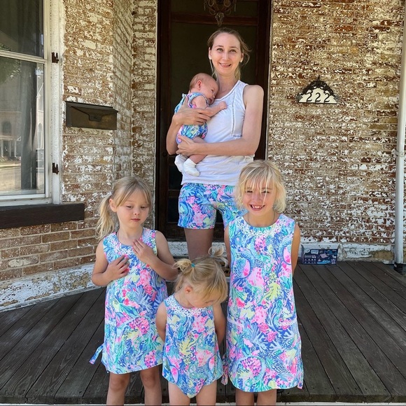 Meet your Posher, Jenn - Picture 2 of 4